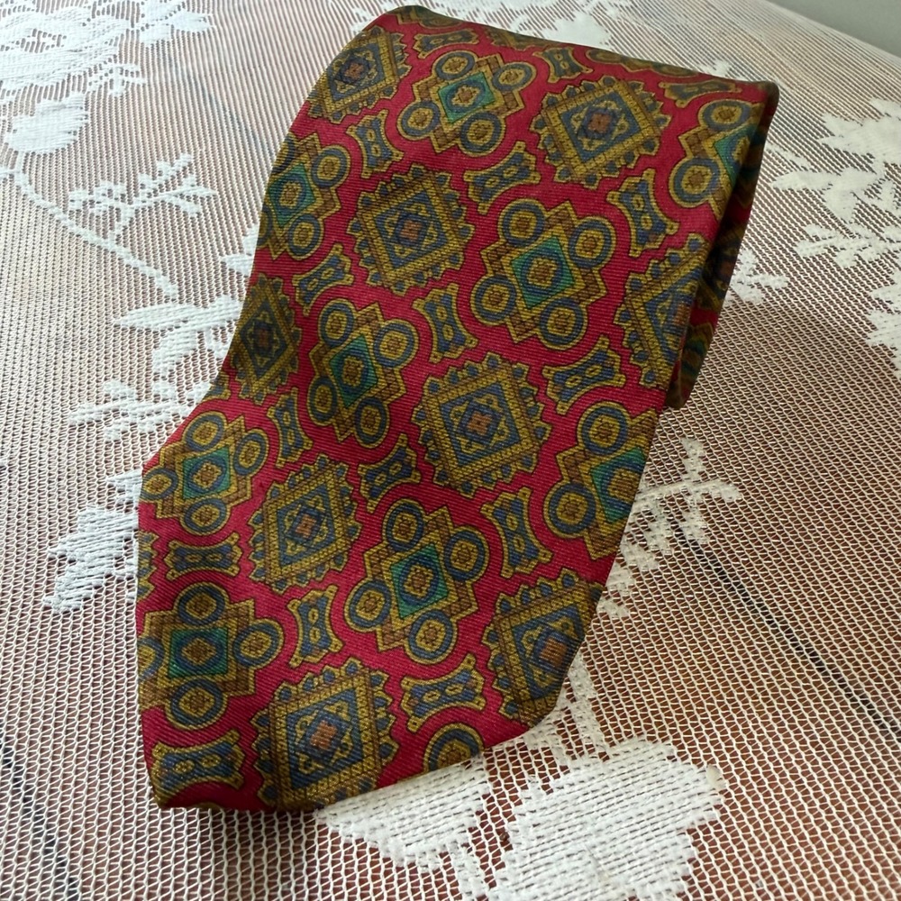 GAP Necktie Mens OS Red Geometric Medallion 100% Silk Vintage USA Excellent